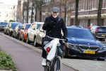 Amsterdam 20 januari 2022
Mart Visser op de fiets in Amsterdam zuid.