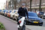 Amsterdam 20 januari 2022
Mart Visser op de fiets in Amsterdam zuid.