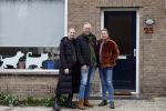 Uithoorn 10 februari 2022
Martien Meiland Erica en Maxime nemen nieuw programma oip voor sbs6 . Ze wonen in rijtjes huis en moeten van de bijstand leven.