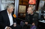 Laren 7 februari 2022
Boekpresentatie van Willibrord Frequin in het bonte paard. Rene v d Gijp reikte het eerste exemplaar uit . Fons de Poel is de schrijver. Maxim Hartman