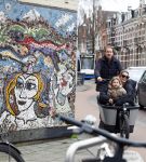 Amsterdam 4 en 5 februari 2022
Monica Geuze met dochtertje  haar vriend Robbert Kroese in bakfiets  in Amsterdam zuid.