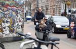 Amsterdam 4 en 5 februari 2022
Monica Geuze met dochtertje  haar vriend Robbert Kroese in bakfiets  in Amsterdam zuid.