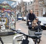 Amsterdam 4 en 5 februari 2022
Monica Geuze met dochtertje  haar vriend Robbert Kroese in bakfiets  in Amsterdam zuid.