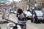 Amsterdam 4 en 5 februari 2022
Monica Geuze met dochtertje  haar vriend Robbert Kroese in bakfiets  in Amsterdam zuid.