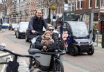 Amsterdam 4 en 5 februari 2022
Monica Geuze met dochtertje  haar vriend Robbert Kroese in bakfiets  in Amsterdam zuid.