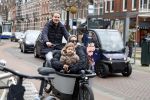 Amsterdam 4 en 5 februari 2022
Monica Geuze met dochtertje  haar vriend Robbert Kroese in bakfiets  in Amsterdam zuid.