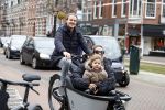 Amsterdam 4 en 5 februari 2022
Monica Geuze met dochtertje  haar vriend Robbert Kroese in bakfiets  in Amsterdam zuid.