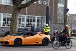 Amsterdam 13 februari 2022
De politie houdt een oranje Lamborghini aan in het centrum van Amsterdam.