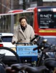 Amsterdam 13 februari 2022
Prinses Marilene op de fiets in Amsterdam zuid.