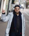 Amsterdam 19 januari 2022
Cabaretiers Bert Visscher en Jochem Myer tijdens de landelijke protestactie Kapsalon Theater in de Kleine Komedie. De cultuursector komt in actie tegen de coronamaatregelen. Tientallen theaters in heel Nederland  zijn omgebouwd tot een kapsalon. Rayen Panday