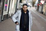 Amsterdam 19 januari 2022
Cabaretiers Bert Visscher en Jochem Myer tijdens de landelijke protestactie Kapsalon Theater in de Kleine Komedie. De cultuursector komt in actie tegen de coronamaatregelen. Tientallen theaters in heel Nederland  zijn omgebouwd tot een kapsalon. Rayen Panday