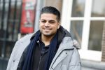 Amsterdam 19 januari 2022
Cabaretiers Bert Visscher en Jochem Myer tijdens de landelijke protestactie Kapsalon Theater in de Kleine Komedie. De cultuursector komt in actie tegen de coronamaatregelen. Tientallen theaters in heel Nederland  zijn omgebouwd tot een kapsalon. Rayen Panday