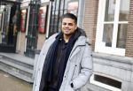Amsterdam 19 januari 2022
Cabaretiers Bert Visscher en Jochem Myer tijdens de landelijke protestactie Kapsalon Theater in de Kleine Komedie. De cultuursector komt in actie tegen de coronamaatregelen. Tientallen theaters in heel Nederland  zijn omgebouwd tot een kapsalon. Rayen Panday