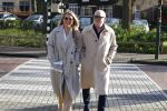 Laren 7 februari 2022
Rene v d Gijp en zijn vrouw Minouche op weg naar de boekpresentatie van Willibrord Frequin.