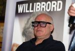 Laren 7 februari 2022
Boekpresentatie van Willibrord Frequin in het bonte paard. Rene v d Gijp reikte het eerste exemplaar uit . Fons de Poel is de schrijver.