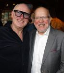 Laren 7 februari 2022
Boekpresentatie van Willibrord Frequin in het bonte paard. Rene v d Gijp reikte het eerste exemplaar uit . Fons de Poel is de schrijver. Rene en Willy v d Kerkhof