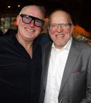 Laren 7 februari 2022
Boekpresentatie van Willibrord Frequin in het bonte paard. Rene v d Gijp reikte het eerste exemplaar uit . Fons de Poel is de schrijver. Rene en Willy v d Kerkhof
