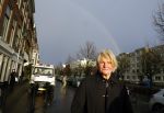 Den Haag 4 februari 2022
Rob en Ferdi Bolland worden geeerd met een plakaat op de muur van een huis met een tekst van 1 van hun liedjes daarop. Het hangt in de straat waar Rob Bolland woont.