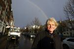 Den Haag 4 februari 2022
Rob en Ferdi Bolland worden geeerd met een plakaat op de muur van een huis met een tekst van 1 van hun liedjes daarop. Het hangt in de straat waar Rob Bolland woont.