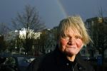 Den Haag 4 februari 2022
Rob en Ferdi Bolland worden geeerd met een plakaat op de muur van een huis met een tekst van 1 van hun liedjes daarop. Het hangt in de straat waar Rob Bolland woont.