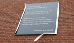 Den Haag 4 februari 2022
Rob en Ferdi Bolland worden geeerd met een plakaat op de muur van een huis met een tekst van 1 van hun liedjes daarop. Het hangt in de straat waar Rob Bolland woont.