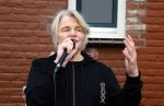 Den Haag 4 februari 2022
Rob en Ferdi Bolland worden geeerd met een plakaat op de muur van een huis met een tekst van 1 van hun liedjes daarop. Het hangt in de straat waar Rob Bolland woont.