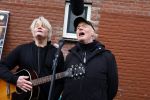 Den Haag 4 februari 2022
Rob en Ferdi Bolland worden geeerd met een plakaat op de muur van een huis met een tekst van 1 van hun liedjes daarop. Het hangt in de straat waar Rob Bolland woont.