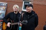 Den Haag 4 februari 2022
Rob en Ferdi Bolland worden geeerd met een plakaat op de muur van een huis met een tekst van 1 van hun liedjes daarop. Het hangt in de straat waar Rob Bolland woont.
