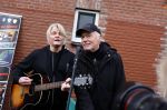 Den Haag 4 februari 2022
Rob en Ferdi Bolland worden geeerd met een plakaat op de muur van een huis met een tekst van 1 van hun liedjes daarop. Het hangt in de straat waar Rob Bolland woont.