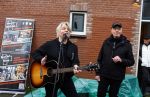 Den Haag 4 februari 2022
Rob en Ferdi Bolland worden geeerd met een plakaat op de muur van een huis met een tekst van 1 van hun liedjes daarop. Het hangt in de straat waar Rob Bolland woont.
