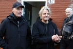Den Haag 4 februari 2022
Rob en Ferdi Bolland worden geeerd met een plakaat op de muur van een huis met een tekst van 1 van hun liedjes daarop. Het hangt in de straat waar Rob Bolland woont.