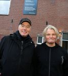 Den Haag 4 februari 2022
Rob en Ferdi Bolland worden geeerd met een plakaat op de muur van een huis met een tekst van 1 van hun liedjes daarop. Het hangt in de straat waar Rob Bolland woont.