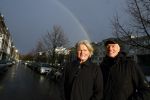 Den Haag 4 februari 2022
Rob en Ferdi Bolland worden geeerd met een plakaat op de muur van een huis met een tekst van 1 van hun liedjes daarop. Het hangt in de straat waar Rob Bolland woont.