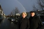 Den Haag 4 februari 2022
Rob en Ferdi Bolland worden geeerd met een plakaat op de muur van een huis met een tekst van 1 van hun liedjes daarop. Het hangt in de straat waar Rob Bolland woont.