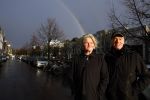 Den Haag 4 februari 2022
Rob en Ferdi Bolland worden geeerd met een plakaat op de muur van een huis met een tekst van 1 van hun liedjes daarop. Het hangt in de straat waar Rob Bolland woont.