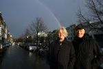 Den Haag 4 februari 2022
Rob en Ferdi Bolland worden geeerd met een plakaat op de muur van een huis met een tekst van 1 van hun liedjes daarop. Het hangt in de straat waar Rob Bolland woont.