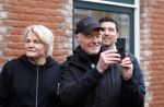 Den Haag 4 februari 2022
Rob en Ferdi Bolland worden geeerd met een plakaat op de muur van een huis met een tekst van 1 van hun liedjes daarop. Het hangt in de straat waar Rob Bolland woont.