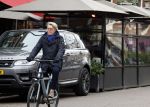 Amsterdam 10 februari 2022
Robert Kranenborg op zijn electrische van moof fiets in Amsterdam zuid