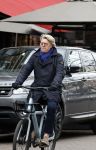 Amsterdam 10 februari 2022
Robert Kranenborg op zijn electrische van moof fiets in Amsterdam zuid