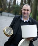 Lage Vuursche 31 januari 2022
Johan Vlemmix (Bloemen ) en Salar Azimi ( Kaviaar ter waarde van 100.000euro) brengen kado naar prinses Beatrix op kasteel Drackensteyn vanwege haar 84e verjaardag