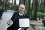Lage Vuursche 31 januari 2022
Johan Vlemmix (Bloemen ) en Salar Azimi ( Kaviaar ter waarde van 100.000euro) brengen kado naar prinses Beatrix op kasteel Drackensteyn vanwege haar 84e verjaardag