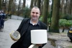 Lage Vuursche 31 januari 2022
Johan Vlemmix (Bloemen ) en Salar Azimi ( Kaviaar ter waarde van 100.000euro) brengen kado naar prinses Beatrix op kasteel Drackensteyn vanwege haar 84e verjaardag