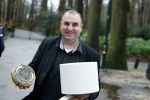 Lage Vuursche 31 januari 2022
Johan Vlemmix (Bloemen ) en Salar Azimi ( Kaviaar ter waarde van 100.000euro) brengen kado naar prinses Beatrix op kasteel Drackensteyn vanwege haar 84e verjaardag