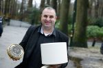 Lage Vuursche 31 januari 2022
Johan Vlemmix (Bloemen ) en Salar Azimi ( Kaviaar ter waarde van 100.000euro) brengen kado naar prinses Beatrix op kasteel Drackensteyn vanwege haar 84e verjaardag