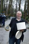 Lage Vuursche 31 januari 2022
Johan Vlemmix (Bloemen ) en Salar Azimi ( Kaviaar ter waarde van 100.000euro) brengen kado naar prinses Beatrix op kasteel Drackensteyn vanwege haar 84e verjaardag