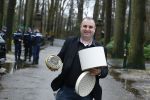 Lage Vuursche 31 januari 2022
Johan Vlemmix (Bloemen ) en Salar Azimi ( Kaviaar ter waarde van 100.000euro) brengen kado naar prinses Beatrix op kasteel Drackensteyn vanwege haar 84e verjaardag