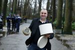 Lage Vuursche 31 januari 2022
Johan Vlemmix (Bloemen ) en Salar Azimi ( Kaviaar ter waarde van 100.000euro) brengen kado naar prinses Beatrix op kasteel Drackensteyn vanwege haar 84e verjaardag