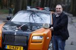 Lage Vuursche 31 januari 2022
Johan Vlemmix (Bloemen ) en Salar Azimi ( Kaviaar ter waarde van 100.000euro) brengen kado naar prinses Beatrix op kasteel Drackensteyn vanwege haar 84e verjaardag. Salar met zijn oranje Rolls Royce