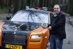 Lage Vuursche 31 januari 2022
Johan Vlemmix (Bloemen ) en Salar Azimi ( Kaviaar ter waarde van 100.000euro) brengen kado naar prinses Beatrix op kasteel Drackensteyn vanwege haar 84e verjaardag. Salar met zijn oranje Rolls Royce