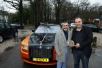 Lage Vuursche 31 januari 2022
Johan Vlemmix (Bloemen ) en Salar Azimi ( Kaviaar ter waarde van 100.000euro) brengen kado naar prinses Beatrix op kasteel Drackensteyn vanwege haar 84e verjaardag. Salar en compagnon Hagop Abrahamyan